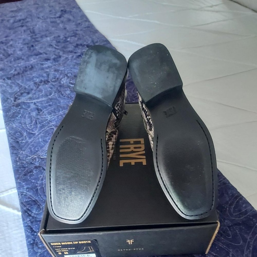 NIB Frye River Inside Zip Bootie, 8M - Picture 5 of 8
